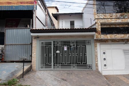 Casa à venda com 120m², 3 quartos e 2 vagas Casa à venda com 120m², 3 quartos e 2 vagasFachada