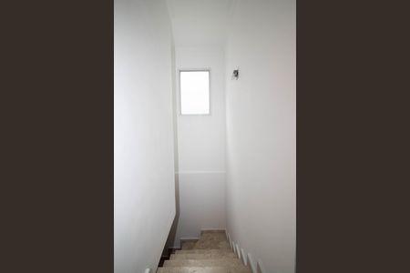 Casa à venda com 120m², 3 quartos e 2 vagas Casa à venda com 120m², 3 quartos e 2 vagasEscada