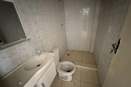 Casa para alugar com 71m², 2 quartos e 2 vagas Casa para alugar com 71m², 2 quartos e 2 vagasBanheiro Social