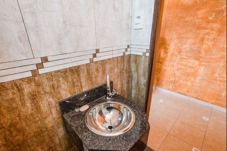 Casa à venda com 400m², 3 quartos e 2 vagasBanheiro de serviço