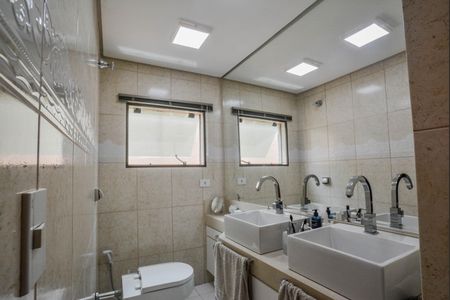 Casa à venda com 400m², 3 quartos e 2 vagasBanheiro da Suíte