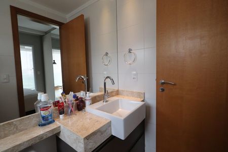 Apartamento para alugar com 75m², 2 quartos e 2 vagasBanheiro da Suíte