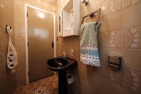 Casa à venda com 250m², 4 quartos e 4 vagasLavabo