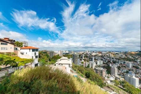 Apartamento à venda com 225m², 3 quartos e 3 vagasSuíte 2