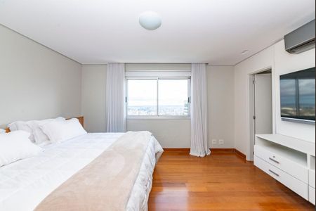 Apartamento à venda com 225m², 3 quartos e 3 vagasSuíte 1
