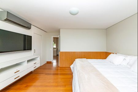 Apartamento à venda com 225m², 3 quartos e 3 vagasSuíte 1