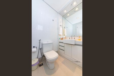 Apartamento à venda com 225m², 3 quartos e 3 vagasBanheiro da Suíte 2