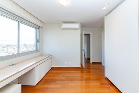 Apartamento à venda com 225m², 3 quartos e 3 vagasSuíte 3