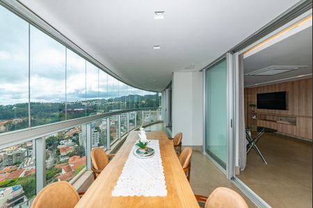 Apartamento à venda com 225m², 3 quartos e 3 vagasVaranda da Sala
