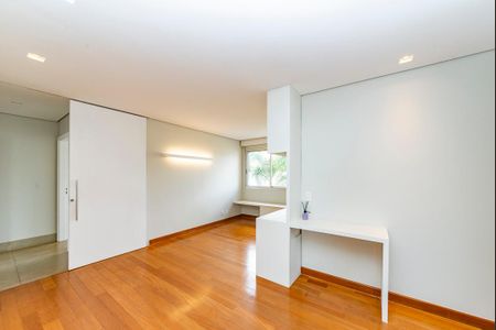 Apartamento à venda com 225m², 3 quartos e 3 vagasSala 2