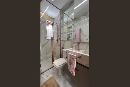 Apartamento à venda com 156m², 2 quartos e 2 vagas Apartamento à venda com 156m², 2 quartos e 2 vagasBanheiro da Suíte