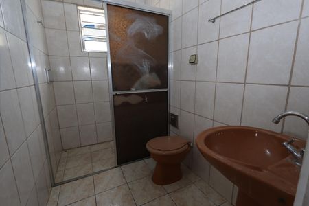 Banheiro de casa para alugar com 1 quarto, 50m² em Jardim Itapolis, São Paulo