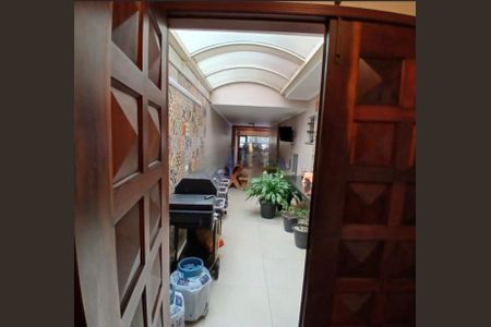 Casa à venda com 225m², 3 quartos e 3 vagas Casa à venda com 225m², 3 quartos e 3 vagasFoto 01