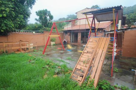 Casa à venda com 230m², 3 quartos e 3 vagasQuintal