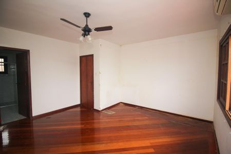 Casa à venda com 230m², 3 quartos e 3 vagasQuarto Suíte