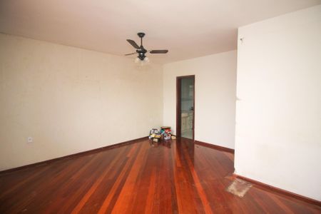 Casa à venda com 230m², 3 quartos e 3 vagasQuarto Suíte