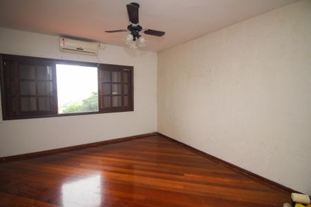 Casa à venda com 230m², 3 quartos e 3 vagasQuarto Suíte