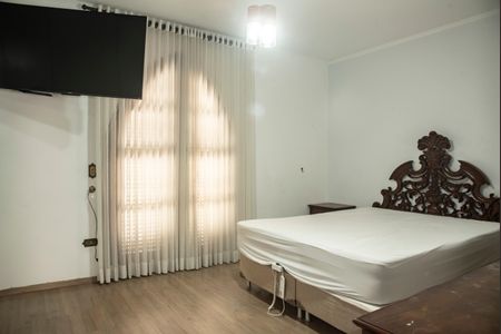 Casa à venda com 250m², 3 quartos e 3 vagasSuíte