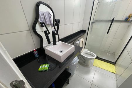 Banheiro de apartamento para alugar com 2 quartos, 44m² em Chácaras Rio-petrópolis, Duque de Caxias