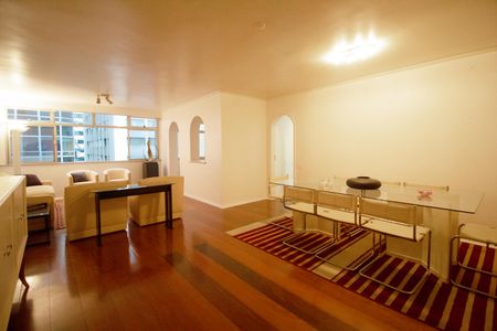 Apartamento para alugar com 132m², 3 quartos e 1 vaga Apartamento para alugar com 132m², 3 quartos e 1 vagaSala