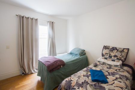 Casa de condomínio à venda com 390m², 4 quartos e 4 vagas Casa de condomínio à venda com 390m², 4 quartos e 4 vagasSuíte 4