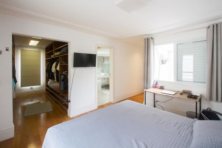 Casa de condomínio à venda com 390m², 4 quartos e 4 vagas Casa de condomínio à venda com 390m², 4 quartos e 4 vagasSuíte 1