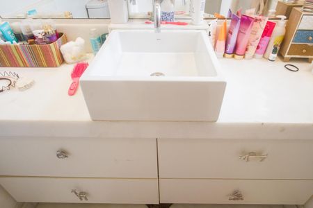 Casa de condomínio à venda com 390m², 4 quartos e 4 vagas Casa de condomínio à venda com 390m², 4 quartos e 4 vagasBanheiro da Suíte 3