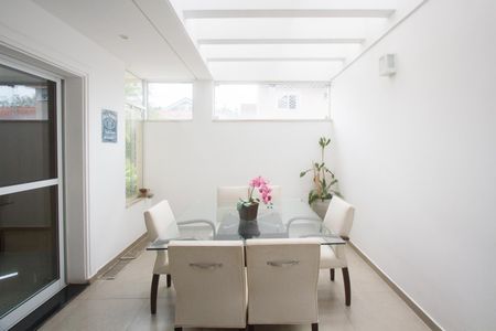 Casa de condomínio à venda com 390m², 4 quartos e 4 vagas Casa de condomínio à venda com 390m², 4 quartos e 4 vagasEspaço Gourmet