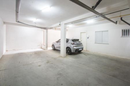 Casa de condomínio à venda com 390m², 4 quartos e 4 vagas Casa de condomínio à venda com 390m², 4 quartos e 4 vagasGaragem