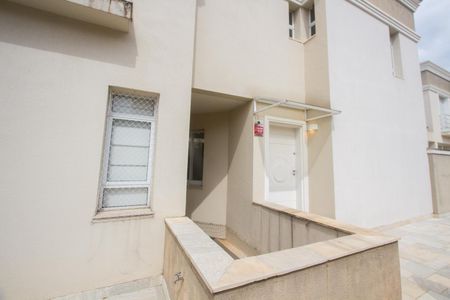 Casa de condomínio à venda com 390m², 4 quartos e 4 vagas Casa de condomínio à venda com 390m², 4 quartos e 4 vagasÁrea Externa