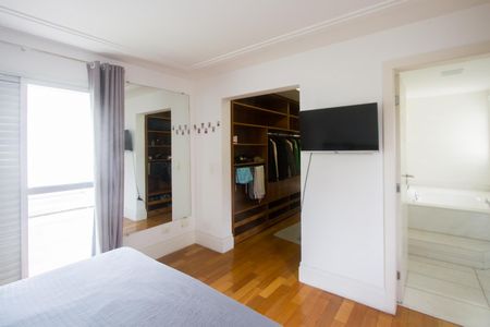 Casa de condomínio à venda com 390m², 4 quartos e 4 vagas Casa de condomínio à venda com 390m², 4 quartos e 4 vagasSuíte 1