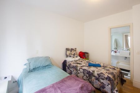 Casa de condomínio à venda com 390m², 4 quartos e 4 vagas Casa de condomínio à venda com 390m², 4 quartos e 4 vagasSuíte 4