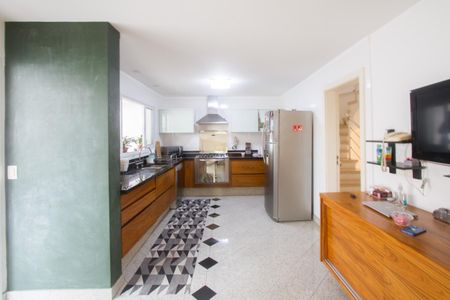 Casa de condomínio à venda com 390m², 4 quartos e 4 vagas Casa de condomínio à venda com 390m², 4 quartos e 4 vagasCozinha