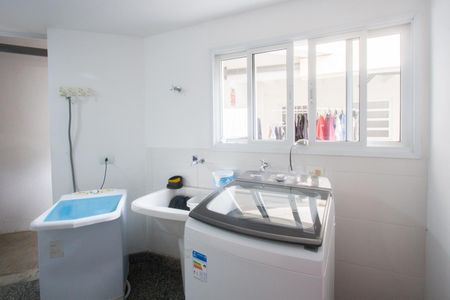 Casa de condomínio à venda com 390m², 4 quartos e 4 vagas Casa de condomínio à venda com 390m², 4 quartos e 4 vagasÁrea de Serviço