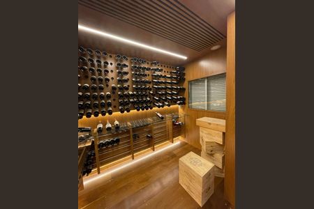 Apartamento à venda com 365m², 5 quartos e 6 vagasAdega