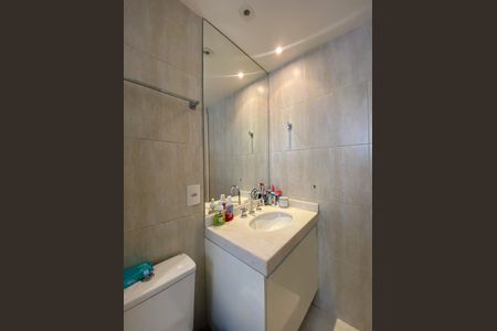 Apartamento à venda com 194m², 3 quartos e 4 vagasBanheiro da Suíte 2