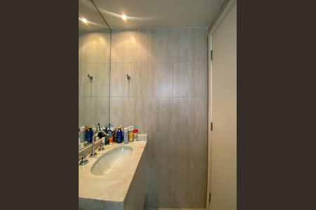 Apartamento à venda com 194m², 3 quartos e 4 vagasBanheiro da Suíte 3