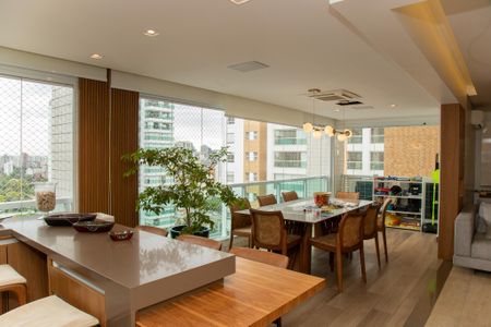 Apartamento à venda com 194m², 3 quartos e 4 vagasVaranda gourmet