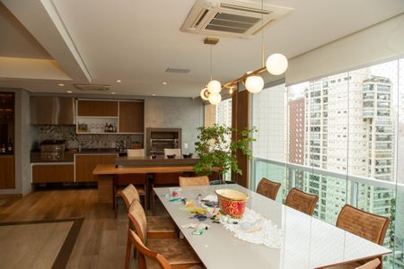 Apartamento à venda com 194m², 3 quartos e 4 vagasVaranda gourmet