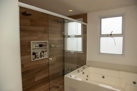 Apartamento à venda com 194m², 3 quartos e 4 vagasBanheiro da Suíte 1