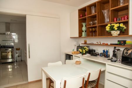 Apartamento à venda com 194m², 3 quartos e 4 vagasCopa