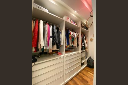 Apartamento à venda com 194m², 3 quartos e 4 vagasCloset da suíte 1