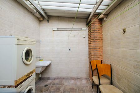 Casa à venda com 214m², 3 quartos e 3 vagasÁrea de Serviço