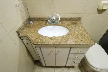 Casa à venda com 214m², 3 quartos e 3 vagasBanheiro 2