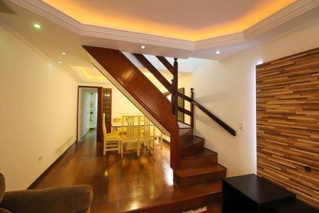 Casa à venda com 214m², 3 quartos e 3 vagasSala