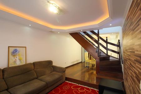 Casa à venda com 214m², 3 quartos e 3 vagasSala