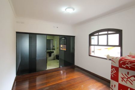 Casa à venda com 214m², 3 quartos e 3 vagasSuíte