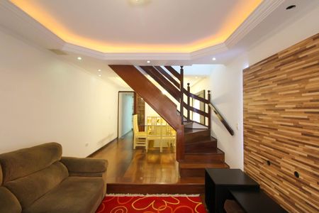 Casa à venda com 214m², 3 quartos e 3 vagasSala