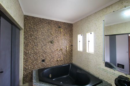 Casa à venda com 214m², 3 quartos e 3 vagasBanheiro da Suíte