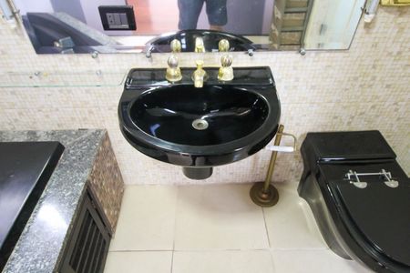 Casa à venda com 214m², 3 quartos e 3 vagasBanheiro da Suíte